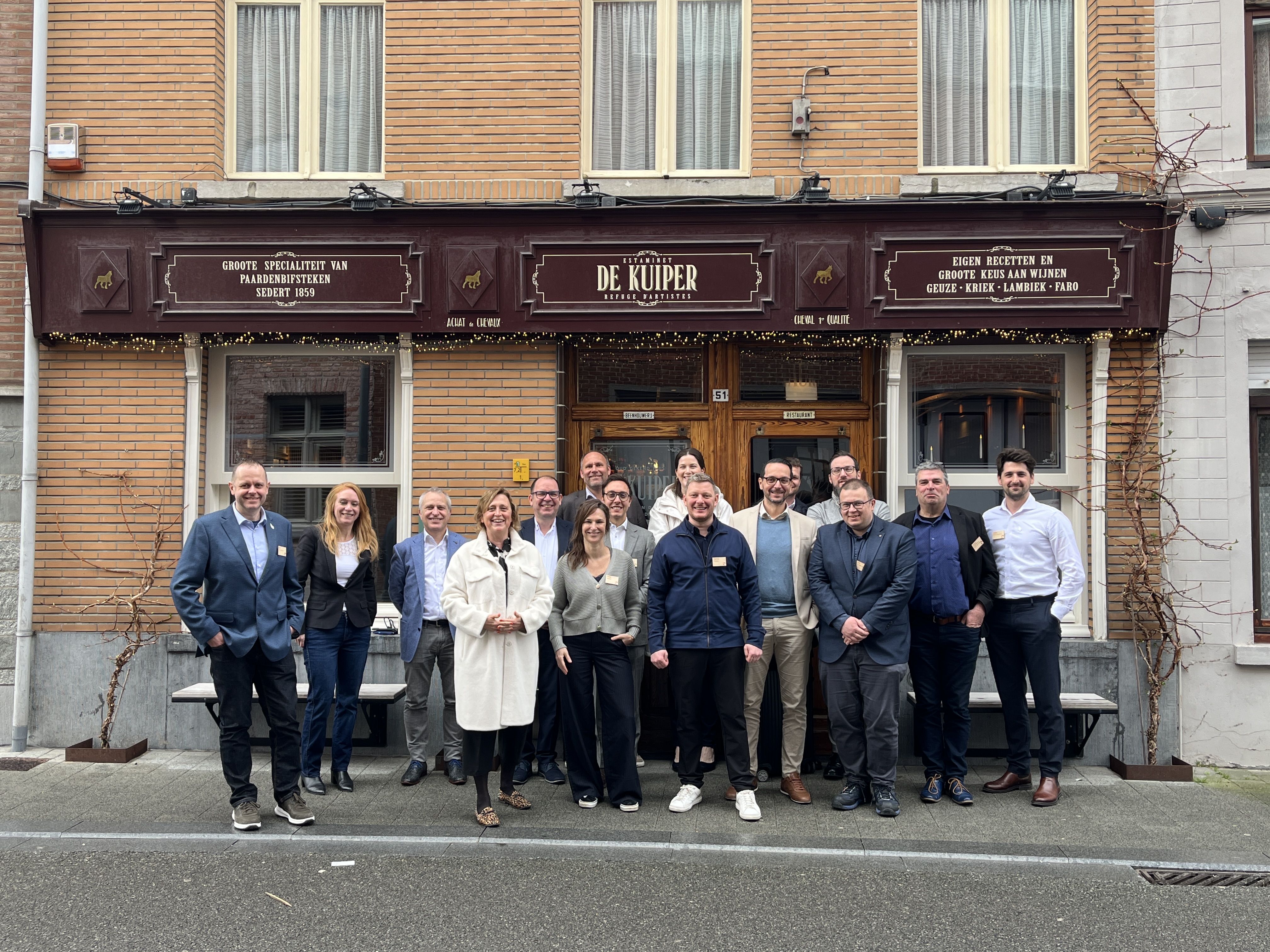 Group picture in front of De Kuiper